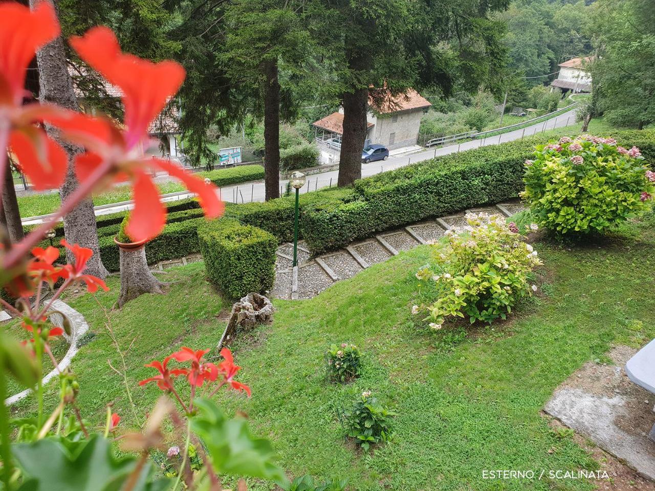 Villa Pinetina B&B Lasnigo Exterior photo